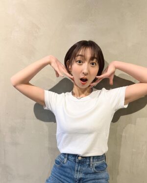 Riho Iida Instagram - ✂︎🍃

髪きりました。さっぱりーー!!

どうですか??