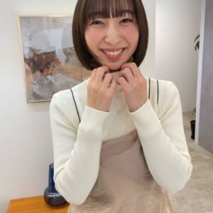 Riho Iida Instagram - 🪮
昨年の美容院納めでお世話になった時のです🤎

動画は、いつもこれ撮るけど
どうしたら良いか分からないわ〜って言ってます。🤣

@yasugi_eriko 
ありがとうございました✨

#ボブ #ボブヘア