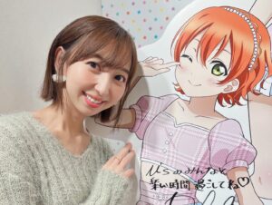 Riho Iida Instagram - 『GiGO コラボカフェ ラブライブ！～TVアニメ放送10周年記念～』
本日からオープンです！

ひと足先にうっちーと行ってきました🤍💛

みなさんもぜひ足を運んでみてね☺️

#lovelive #μsicforever #GiGO秋葉原３号館