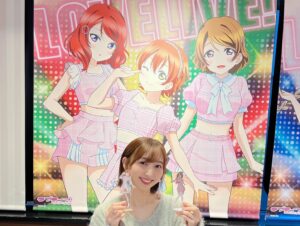 Riho Iida Instagram - 『GiGO コラボカフェ ラブライブ！～TVアニメ放送10周年記念～』
本日からオープンです！

ひと足先にうっちーと行ってきました🤍💛

みなさんもぜひ足を運んでみてね☺️

#lovelive #μsicforever #GiGO秋葉原３号館