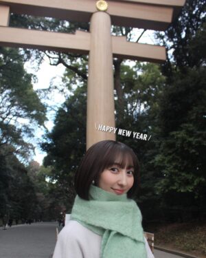 Riho Iida Instagram - \ HAPPY NEW YEAR /

沢山笑って元気に過ごそーう！
今年もどうぞよろしくお願いします🐲❤️

#happynewyear 
#새해복많이받으세요
#明けましておめでとうございます 

2024.1.1🎍⛩