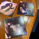 Riho Sayashi Instagram - Hi(gh) Life、本日CDリリースしました💫 今日、渋谷エリアのCDショップに何軒か伺ったのですが、 店舗でHi(gh) LifeをBGMで掛けてくださってて、 それを聴いた私の事を知らない方がCDを手に取ってくださる様子を目撃したり。 凄く凄く嬉しかった^ ^ もっとこんな瞬間を増やしたいと思いました。 制作に力を寄せてくれた チームの皆さんに感謝です。 紙のCDスリーブなのもお気に入りです🤍 沢山の方に聴いて頂けますように。