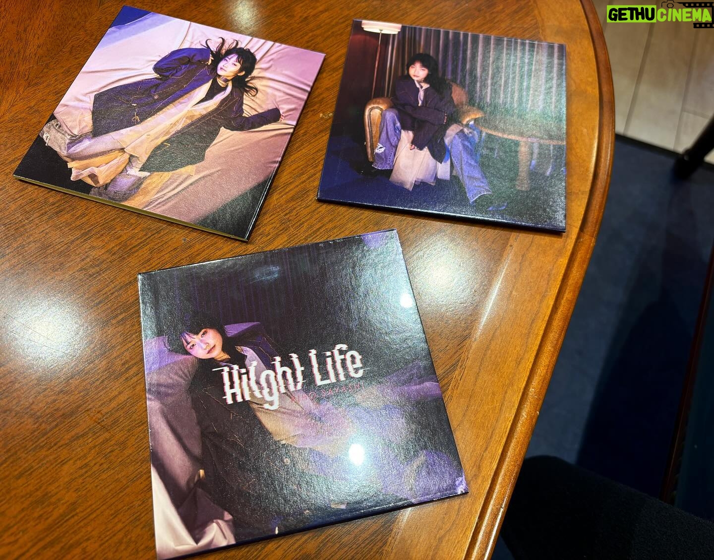Riho Sayashi Instagram - Hi(gh) Life、本日CDリリースしました💫 今日、渋谷エリアのCDショップに何軒か伺ったのですが、 店舗でHi(gh) LifeをBGMで掛けてくださってて、 それを聴いた私の事を知らない方がCDを手に取ってくださる様子を目撃したり。 凄く凄く嬉しかった^ ^ もっとこんな瞬間を増やしたいと思いました。 制作に力を寄せてくれた チームの皆さんに感謝です。 紙のCDスリーブなのもお気に入りです🤍 沢山の方に聴いて頂けますように。