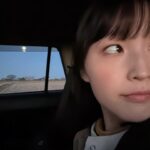 Riho Sayashi Instagram - 『推しを召し上がれ』本日深夜1時〜第9話が放送です🤍 放送は早くも、 残すところ後2話なのです。。 今夜は由寿の推しを生み出した神、小説の作者が明らかになる、、 由寿が強くなりゆく姿も、是非最後まで見届けてください💫 p.s. 田んぼで撮影した時の夕暮れが綺麗でした。そしてこの日は驚くほど寒かった。。