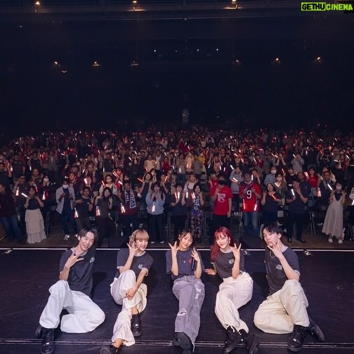 Riho Sayashi Instagram - しあわせ。な時間が終わってしまった! いつも踏んでるはずの一歩一歩に 少し勇気を出さなければいけなかった 今回のツアー、 側で支えてくれる人たちの協力と、一緒にライブを創ってくれる皆んなの力無くして、ここまでは辿り着けませんでした。 完成出来て本当によかった、、 ツアーは完結したけど、 止まらない為の始まりを届けたつもりなので、これから楽しいことが沢山待ってますよ^ ^ ありがとう☺️