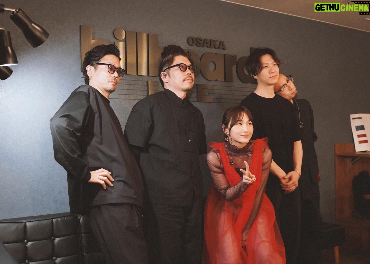 Riho Sayashi Instagram - Billboard Live 2024 ✴︎ 普段のライブとは違う感覚に集中できる空間。 新しい空間を会場全体で見出していくのが感じられる時間であり、新しい私自身に出逢える時間でもあったなー。 今年も遊びに来てくださった皆さんありがとうございました🍹 再びビルボードライブの会場でお会いできる機会がありますように🤍 またFCなどで詳しく振り返る機会を作れたら。 RIHO SAYASHI Billboard Live2024 -Set list- 1. Hi(gh) Life 2. Find Me Out 3. Melt - 4. BUTAI 5. Take a Breath - 6. alchemy - 7. Conflict (DURDN)*cover 8. Attention / We Don’t Talk Anymore (Charlie Puth) *cover 9. Baby Me En. WE THE ONES