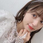 Rikako Aida Instagram - 改めまして、RIKAKO AIDA LIVE TOUR 2023「Act 2」に遊びに来て下さった皆様！ 本当にありがとうございました！ 久々のツアーでドキドキしていたのですが、みんなの暖かさに支えられ無事終えることが出来ました。 MCでも色々話したけど、Mini Album「Act 2」の制作からツアーを迎えるまで色々な想いがありました。 どこまでも自信を無くして、今の私に何が届けられるんだろうなんて思い悩んだ日もあって、そんな時支えてくれたのは音楽でした。今年はできるだけ好きなアーティストさんのライブに足を運ぶようにしていて。 この仕事を初めてからなかなかプライベートで行くことが減ってしまったから。 アーティストさんの力強いメッセージや生の楽曲を聴いて、救われることが何度もありました。 私も自分の言葉で、私の楽曲でみんなに気持ちを届けたいって改めて強く思うようになって。 今までは一人でステージに立つことも歌うことが怖いって思う時もありました。 でも今回ツアーをまわって、どの会場も本当に暖かくて、一人でライブを作ってるんじゃなくて、みんなで作ってるんだって気がつきました。今までは余裕がなくて自分のことで精一杯でわかってるつもりでいてわかっていなかった。ソロが始まってからずっと見守ってくれているスタッフさん方、ステージまわりを支えてくれてる皆様、沢山の方々のおかげで素敵な楽曲たちを届けられています。ファンのみんな、携わってくださっている皆様へそんな感謝の気持ちも込めながらライブをしていました。 今回のツアーを通して目に見えて何か変わったかどうかはわからないけど、向き合い方は大きく変わった気がします。 ゆっくりかもしれないけど何事も自分のペースで向き合っていけたらいいなと。 東京公演での最後の挨拶で言葉が詰まってしまった時、みんなの「頑張れ！！」の言葉が胸にすごい響きました。 どんなに迷っても苦しくても辛くても、みんなの存在がいつでも私を肯定してくれているような気がします。 みんなの声があるから、また明日から頑張ろうって思える。 そんなことを強く感じた3公演でした。 言葉がうまくまとまってないかもしれないけど、ツアーを通して感じたことをみんなに早く伝えたかったので。 長い文章読んでくれてありがとう！！ これからも、大切な楽曲たちを好きでいてくれたら嬉しいです。 今後も届けられるよう頑張ります！！ #Act2_愛知 #Act2_大阪 #Act2_東京