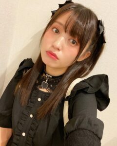Rikako Aida Instagram - 🗓10.31 🎃👻 家で練習した時のほうがメイクうまくいったかも。 持ってる赤系のシャドウを引っ張り出してみました。 加工せずノーマルカメラのほうがメイクの色味が出てよかった！ #病み可愛い #地雷系女子 #地雷メイク