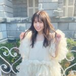 Rikako Aida Instagram - 🗓️2024.3.25 写真集「日々」本日発売です🌷 やっと皆様の元にお届けできて嬉しいです。 企画している段階からどんなお写真がみんなに喜んでもらえるんだろう？とか色々考えていたんだけど、私の自然体の「日々」を切り取ったお写真を沢山撮って頂きました。 それが一番みんなに喜んでもらえるのかな？って。 改めて、写真集の制作に携わって下さった皆様には本当に感謝しています。 絶対に1人では作れないものだし、 手にとって下さる皆様、カメラマンさん、メイクさん、 スタイリストさん、のお力添えあってのこの作品です。 先日のイベントで、 「初めて来ました」 「初めてサイン会というものに参加しました」 「会いに来るのは6年前の写真集のイベント以来です」 という方が沢山いらっしゃってすごいびっくりしました！ この1冊を通してそんな方々と繋がることが出来た気がしてすごく嬉しかったです☺️ またここから、更に成長出来るように新たな日々を歩んで行きたいと思います！ 大阪のみんなにも会いに行くから待っててね！！ 📷kanohryoma29 👗@samukashiwagi 💄@on_risa #逢田梨香子写真集日々