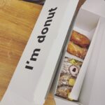 Rikako Aida Instagram - ずっと気になってた話題のドーナツ、40分くらい並んで買ってきた🍩🍩🍩 現場の差し入れ用に買ってったらみなさん喜んでくれて並んだ甲斐があった、、、😹 #imdonut