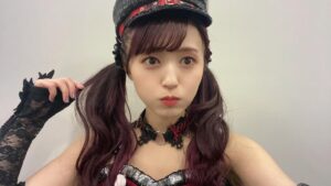 Rikako Aida Instagram - 『Shooting Star Warrior』のお衣装🌹
このお衣装をライブで着るのもおそらく最後だしちゃんと可愛く着たいからプチダイエットしてました🥹
なぜこんな露出多いデザインでお願いしてしまったのか🥹
常にどのお衣装も対応出来るように体型の管理頑張ります！！

ツインテとお衣装も見納めかと思うので画像沢山載せておきます🤍

#ユニット甲子園Day1
#ユニット甲子園Day2