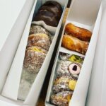 Rikako Aida Instagram - ずっと気になってた話題のドーナツ、40分くらい並んで買ってきた🍩🍩🍩 現場の差し入れ用に買ってったらみなさん喜んでくれて並んだ甲斐があった、、、😹 #imdonut