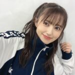 Rikako Aida Instagram - 今日はハーフツインにしてもらいました💈 昨日も今日も可愛いヘアメイクありがとうございます🩶 動きやすいようにお気に入りのリーダーズのジャージで！ 色違いで赤も欲しい今日この頃。 💄@on_risa