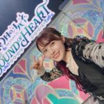 Rikako Aida Instagram - 🗓️12/15.16.17 幻日のヨハネ -The Story of the Sound of Heart- 🐺 初の3Days公演ありがとうございました❕ 異次元フェスから怒涛の12月でしたね、、 ひとまず、誰1人かけることなく健康なまま終えることが出来てよかった、、、！ 改めて、本当にいいライブだった、、 ヨハネのアニメと共に魅せる演出、そしてAqoursとは違う世界観の楽曲たち、8年目にして新しいものをお届け出来たんじゃないかなと思います！ 今回も神がかったカメラワークとライティング凄かったですね🥲 スタッフさんの愛と執念を感じます。 本当に感謝の気持ちがいっぱいで頭が上がらないです、、いつも私たちを素敵に彩ってくださりありがとうございます！ 今回初披露したルビィちゃんとのデュエット、「好奇心ジャーニー」いかがでしたか？？ いつかピンクコンビで一緒に歌いたい！と思っていた夢が叶いました🫶 一面ピンク色の可愛い空間が広がっていて幸せでした☺️ ふりちゃんとも沢山一緒に練習して楽しかった！！ありがとう！！ そして、、Day3にはライラプス役の日笠陽子さんがサプライズで登場して下さいましたね🐺 日笠さんがステージに上がった時のあの緊張感、、 この8年間のAqoursの活動の中でも味わったことのない空気感でした。 あの静寂の中日笠さんが登場しただけでもう涙腺がおかしなことになって、今年の中で1番感情が揺さぶられた瞬間でした🥲 神々しくて美しかった、、、 ここまで8年間頑張ってきたからこそ、実現したステージだったなと🥲 あいきゃん含め、私たちも日笠さんのお人柄に沢山救われました。 一緒にパフォーマンスして下さったあの時間は一生の宝物です💎 ライラプスを含めた10人で歌唱した「BLOOM OF COLORS」Blu-rayの発売を楽しみにしててくださいね❕ アニメ化発表からここまで長かったようであっという間だったな、、 10人で駆け抜けました！！皆様、応援本当にありがとうございました🐺🔮 そしてあいきゃんお疲れ様！！！ 今日は何も考えずゆっくり出来てますように🍺 みんなとの載せたい写真はまた改めて！ 　　　　　　リコ役📖🦉逢田梨香子