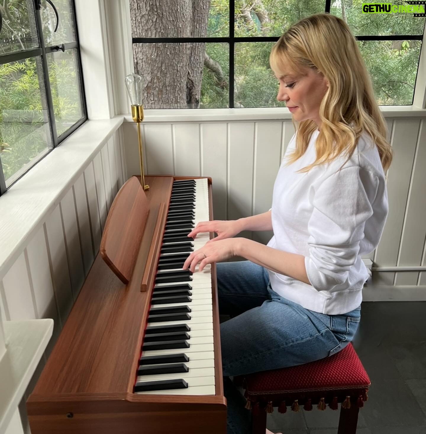 Riki Lindhome Instagram - I started taking piano lessons a few months ago. I was an okay player but I skipped all the basics (bass clef, etc). It’s weird how we stop learning new things as adults and feels good to make the space for it. 🎹 #piano #keyboard #pianolessons