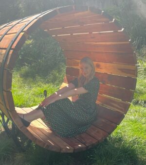 Riki Lindhome Instagram - Just hanging out in a yard barrel 🛢️