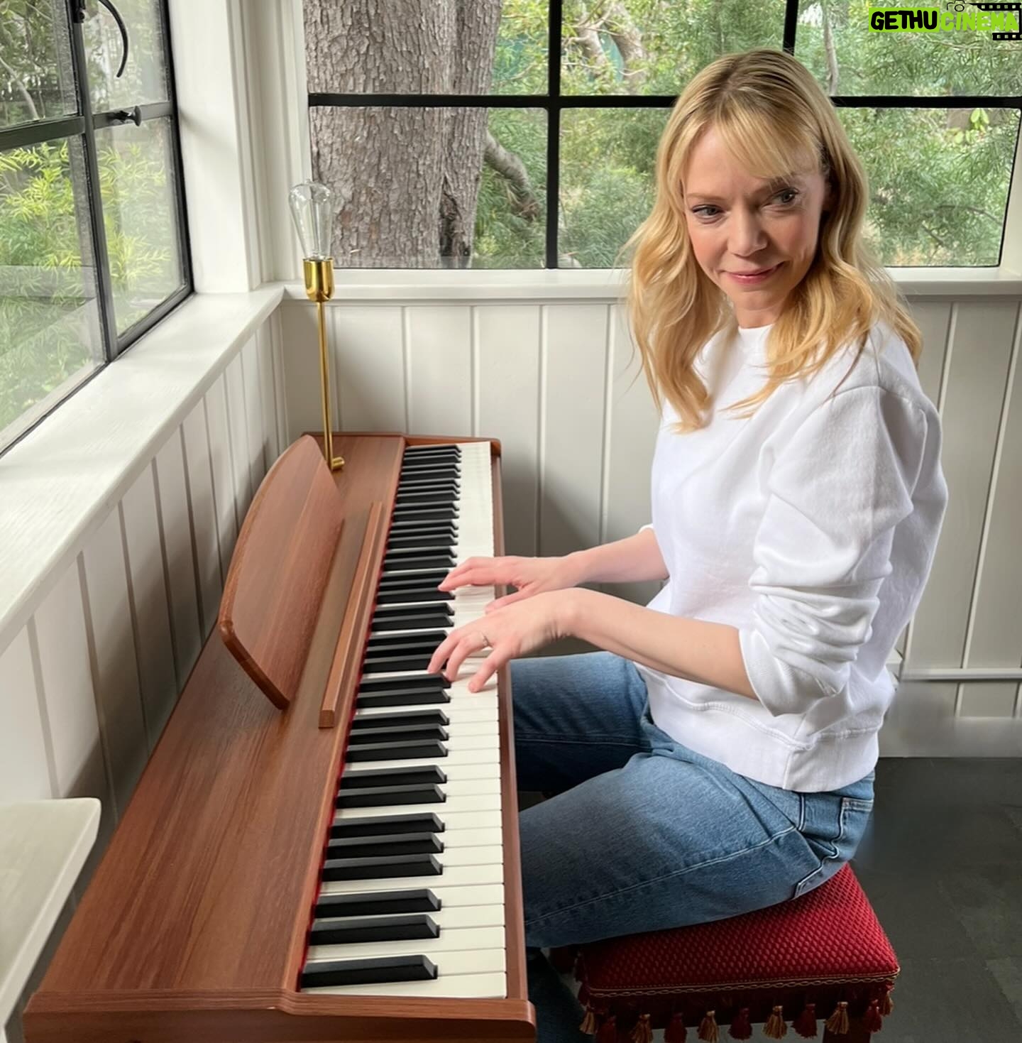 Riki Lindhome Instagram - I started taking piano lessons a few months ago. I was an okay player but I skipped all the basics (bass clef, etc). It’s weird how we stop learning new things as adults and feels good to make the space for it. 🎹 #piano #keyboard #pianolessons