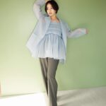 Rikka Ihara Instagram - この春“モダンロマンティック〃のススメ 甘めのアイテムをハンサムに取り入れるコツ。 ロマンティックなムードを纏って過ごしたくなるなんともきゅん。な色の組み合わせとアイテムの合わせ方。 SPRiNG4月号。ぜひ。ぜひに。 photograph:KEITA GOTO styling:MIYU YASUMI hair &make up:RIKA SAGAWA