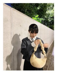 Riko Instagram - ふわもこが可愛い🐏
ちょっとずつ冬も感じますね、❄️

#CoachJapan
#CoachNY
#コーチバッグ