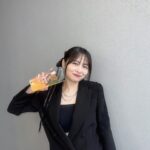 Riko Instagram - 本日、スニーカーベストドレッサー賞いただきました！👟 女優部門での受賞ということで、、光栄です。ありがとうございます。。！ せっかくの授賞式なのでFILAのREPLICA2002ブラックを着用し、普段と違う雰囲気にしてみました🦭 黒のスニーカー、、かっこいい、、 スニーカーというと私の中ではカジュアル、柔らかい雰囲気などがありましたが、こういうスタイリッシュなスニーカーも新しいスタイリングに出会えて好きです。。 素敵なスニーカーをありがとうございます👟 これからもスニーカー沢山履くぞー！！！🤸🏻‍♀️