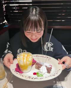 Riko Instagram - 21歳になりました〜☺︎ まだ２０歳でいたかったなぁ、なんて思ったりもしますが。 いつも温かい応援、本当にありがとうございます！ 一つ一つゆっくり恩返ししていけたらいいな、 自分のペースで頑張ります！ みんな大好きだよーー🚶 21歳もよろしくね☺︎ 沢山のお祝い、幸せです。。 一つ一つみさせていただいております。！ 本当に、本当にありがとーらぶ。