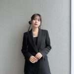 Riko Instagram - 本日、スニーカーベストドレッサー賞いただきました！👟 女優部門での受賞ということで、、光栄です。ありがとうございます。。！ せっかくの授賞式なのでFILAのREPLICA2002ブラックを着用し、普段と違う雰囲気にしてみました🦭 黒のスニーカー、、かっこいい、、 スニーカーというと私の中ではカジュアル、柔らかい雰囲気などがありましたが、こういうスタイリッシュなスニーカーも新しいスタイリングに出会えて好きです。。 素敵なスニーカーをありがとうございます👟 これからもスニーカー沢山履くぞー！！！🤸🏻‍♀️