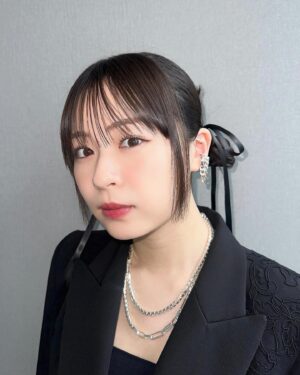 Riko Instagram - 本日、スニーカーベストドレッサー賞いただきました！👟
女優部門での受賞ということで、、光栄です。ありがとうございます。。！

せっかくの授賞式なのでFILAのREPLICA2002ブラックを着用し、普段と違う雰囲気にしてみました🦭
黒のスニーカー、、かっこいい、、
スニーカーというと私の中ではカジュアル、柔らかい雰囲気などがありましたが、こういうスタイリッシュなスニーカーも新しいスタイリングに出会えて好きです。。
素敵なスニーカーをありがとうございます👟

これからもスニーカー沢山履くぞー！！！🤸🏻‍♀️