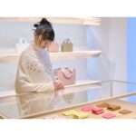 Riko Instagram - 銀座三越にてChloéのWoodyコレクションのポップアップブティックが9月27日より1週間オープンするのでお邪魔しました🧳 可愛いバッグに素敵な店内でした☺︎ #chloe