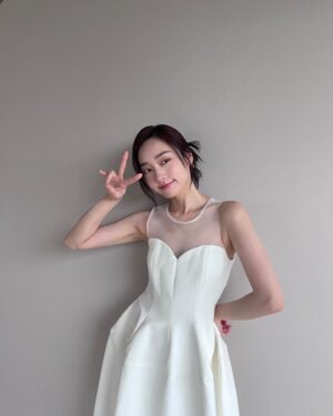 Riko Xi Instagram - 呀咧呀咧～怎麼這麼晚發文 
打咩！
（我的✌🏻是三根手指頭）

@caspialili

朋朋的棚 @_studio_jpg