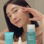 Riko Xi Instagram – 天氣轉熱了
皮膚變得容易冒小粉刺 還很容易出油
摸起來有點顆粒粗糙感好不爽快啊～
再加上工作勞累皮膚暗沉超Sad🫠

來挑戰居家七天煥膚✨

護妍天使新品 #水飛梭煥膚瓶
三重酸配方 滲透肌膚層層作用
還使用專利全效水楊酸微囊
添加高純度積雪草、B3
完全不刺激 敏感肌也可以天天使用

使用後肌膚真的越來越透亮
臉上的小顆粒粉刺也都不見了🥰
簡直是夏日必備煥膚神器！

搭配煥膚控油安肌水、小毛孔精華乳
3步驟使用 打擊皮脂問題全面有感！

官網現在有免費試用跟超多新品優惠
你也來挑戰七天打造水嫩肌吧🫶🏻🫧✨

@dermaangel_tw 
#護妍天使 #DermaAngel #油痘肌護理專家
#敏感肌適用