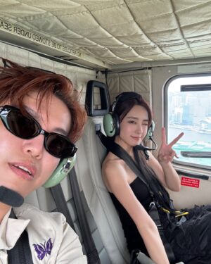 Riko Xi Instagram - 星宇航空x玩港大使小日記😆🤍✨

1.墨鏡挑戰(外套 @studiodoe )

2.搭船搭船兒

3.半島酒店直升機初體驗🚁

4.可愛的團隊們🤍🤍(少了兩位攝影🥲)

5.半島酒店勞斯萊斯行程 (平口氣質洋裝 @mercci22 )

6.CCD店超好逛，買了一台富士🥹💗