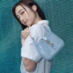 Riko Xi Instagram – GUCCI LIDO🫧🐋🩵
淺藍色就是夏日的顏色

手上的GUCCI JACKIE也充滿夏日感！

Gucci Jackie & GG Marmont 
換上拉菲草織面料或帆布
Gucci Luce & Moon Side
則加入了更多的色彩元素增添亮點

用#GucciLido 迎接夏天 也準備好曬黑了🤣

@gucci #Gucci #GucciLido