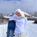 Riko Xi Instagram - 先發天氣超好的田代湖照片☀️ 滑雪影片之後發！（整理中 這次進步好多(⁎⁍̴̛ᴗ⁍̴̛⁎)明年可能要待一個月了啦 啊哈哈 人品爆發 季末還能遇到暴風雪、陰天、大晴天都被我們碰到了 謝謝中毒者的教學 @lovejpski 粉雪好好玩！！像在衝浪～～～～～～！ #Snowboarding