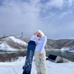 Riko Xi Instagram - 先發天氣超好的田代湖照片☀️ 滑雪影片之後發！（整理中 這次進步好多(⁎⁍̴̛ᴗ⁍̴̛⁎)明年可能要待一個月了啦 啊哈哈 人品爆發 季末還能遇到暴風雪、陰天、大晴天都被我們碰到了 謝謝中毒者的教學 @lovejpski 粉雪好好玩！！像在衝浪～～～～～～！ #Snowboarding