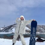 Riko Xi Instagram - 先發天氣超好的田代湖照片☀️ 滑雪影片之後發！（整理中 這次進步好多(⁎⁍̴̛ᴗ⁍̴̛⁎)明年可能要待一個月了啦 啊哈哈 人品爆發 季末還能遇到暴風雪、陰天、大晴天都被我們碰到了 謝謝中毒者的教學 @lovejpski 粉雪好好玩！！像在衝浪～～～～～～！ #Snowboarding
