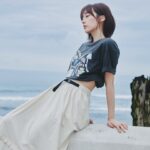 Riko Xi Instagram - 現代人太缺乏心靈及精神上的放鬆 一定要偶爾空出時間踩踩海水 接觸山林 吸收大地的日月精華（鼻孔張大 好好療癒心靈 放空一下 如果真的擠不出時間 也可以聽聽天鼓的音樂喔（最近的最愛 Roots以 “IN OUR NATURE” 概念為發想 為日常風格的單品加入了自然元素 跟著 @rootstaiwan 一起享受大自然給予我們的美好及力量☺️🌲🫶🏻 #Rootstaiwan #Sustainableicons