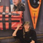 Rima Zeidan Instagram – 「我們要挑戰從花蓮划獨木舟到日本！」

🚣🏻最近接了一個很瘋狂的實鏡節目，思考了一陣子還是決定來挑戰ㄧ下自己的極限..

對於獨木舟一點都不了解也沒經驗的我們，
全程都要玩真的，260公里，挑戰60個小時不停歇在海上輪流作戰，七個人在太平洋上奮鬥…怎麼想都還是覺得太crazy😂 

我們將在接下來不到兩個月的時間自主訓練、獨木舟訓練等等，六月準備挑戰這個不可能的任務！

——

Still can’t believe I agreed on this crazy project..!! kayaking nonstop from Hualien all the way to Japan.. 

A journey of 260km, 60 hours of nonstop kayaking on sea, 7 of us will take turns, it will be documented the whole way. 

With no experience of kayaking to start with and only less than 2 months of training to go.. pretty much mission impossible😅
At this point, there’s no turning back. 
Oh boy, this is going to be crazy…and scary.

#rimazeidanadventures