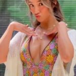 Rima Zeidan Instagram - A very colorful day :) 🌼or🥥? 哪一件好