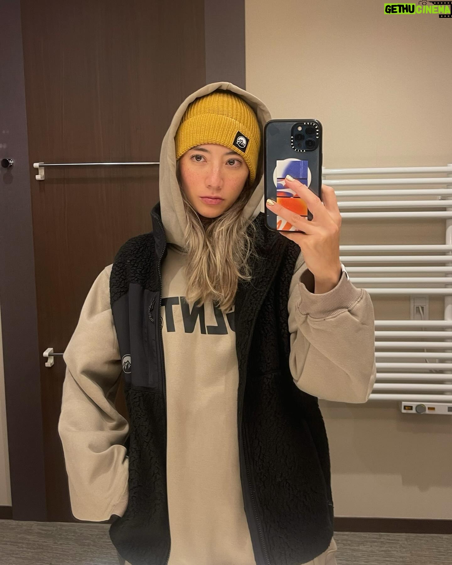 Rima Zeidan Instagram - ✈︎ Airport vibes. 機場穿搭,哪個好