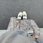 Rin Kurusu Instagram – 昨日はくるっすんラジオでも沢山お祝いしていただけて幸せだったなあ、、
古坂さん、でか美さん、スタッフさん、いつも大変お世話になっております……！！！これからも何卒、よろしくお願い致します😳
（今日は早速、古坂さんにいただいたミニバッグとお仕事に来ました）