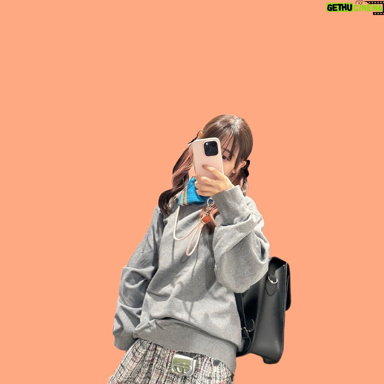 Rin Kurusu - 3 Likes - 昨日はくるっすんラジオでも沢山お祝いしていただけて幸せだったなあ、、
古坂さん、でか美さん、スタッフさん、いつも大変お世話になっております……!!!これからも何卒、よろしくお願い致します😳
(今日は早速、古坂さんにいただいたミニバッグとお仕事に来ました)