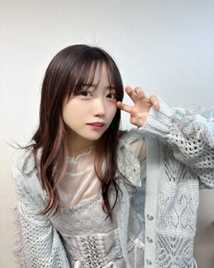 Rin Kurusu Instagram - お誕生日を迎えました🥳
沢山のお祝いの言葉をいただきとっても嬉しいです！

22歳はがらっと環境が変わって色々な新しいものに出会い、大切な方々に出会い、共に挑戦させていただきました。
ファンの皆さんと手探りながらも色々なことに挑戦できたことがとっても楽しかったです。

過去に培ってきたものがうまく活かせず、悔しい思いをしたことが何度もありましたが
とにかくやってみることの大切さや出来ないことに対する努力の角度が沢山あること、そして何より人に甘えることが出来る強さを学んだ年でした👭

23歳はより、もっともっといいお知らせが沢山できると思います！覚悟しててください！！！🔥
がんばるぞ〜〜