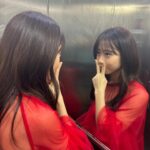 Rin Kurusu Instagram – 写真集の赤いドレスオフショットです💄