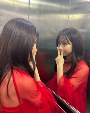 Rin Kurusu Instagram - 写真集の赤いドレスオフショットです💄