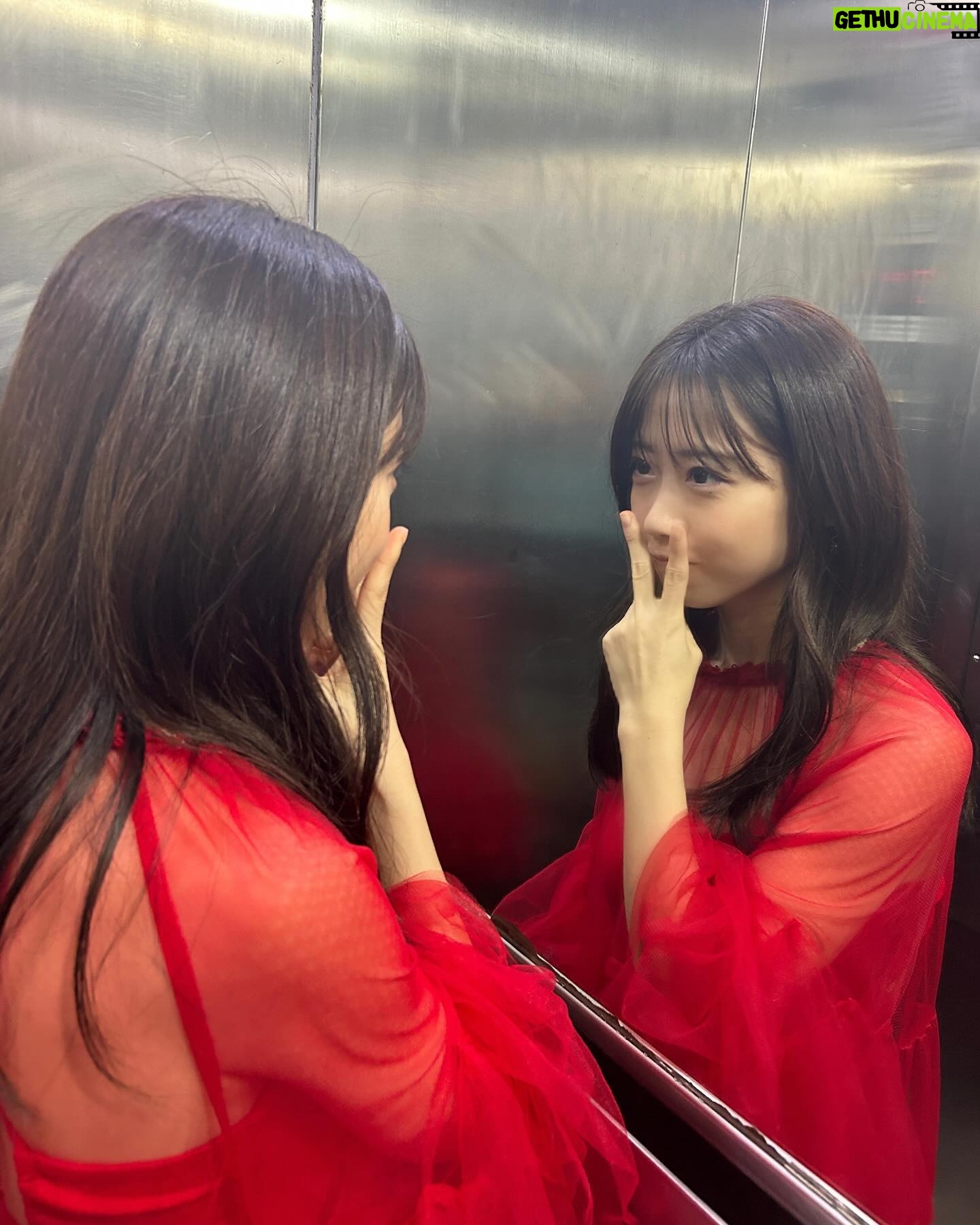 Rin Kurusu - 3 Likes - 写真集の赤いドレスオフショットです💄