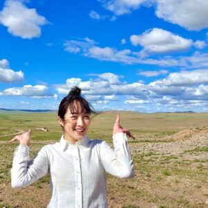 Rin Takanashi Instagram - 本日VIVANT第9話の放送です。
卓と明美の過去が明らかになります。
是非ご覧ください。
写真はモンゴルロケにて。
#vivant