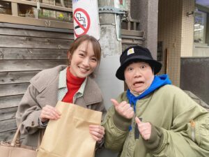 Rin Takanashi Instagram - 2月23日から放送のドラマ
「バツイチがモテるなんて聞いてません」
に主演させていただきます！

今日はロケ中、ハリセンボンの春菜さんに偶然遭遇！！
そしたら春菜さんがわざわざ差し入れを買って現場に戻ってきてくれました😭🥹
やる気100倍！ありがとう( ◠‿◠ ) 

みなさんに楽しんでいただけるように、毎日全力で取り組んでおります！
楽しみにしていてください〜( ◠‿◠ ) 
#バツイチがモテるなんて聞いてません
#バツモテ