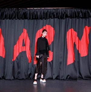 Rin Takanashi Instagram - @marni のショーへ行ってきました。
キレイめなセットアップだけど、スカートのスリットとかサンダルのデザインとかが、マルニらしいルックで🤩
ショーも素敵でした🥺
