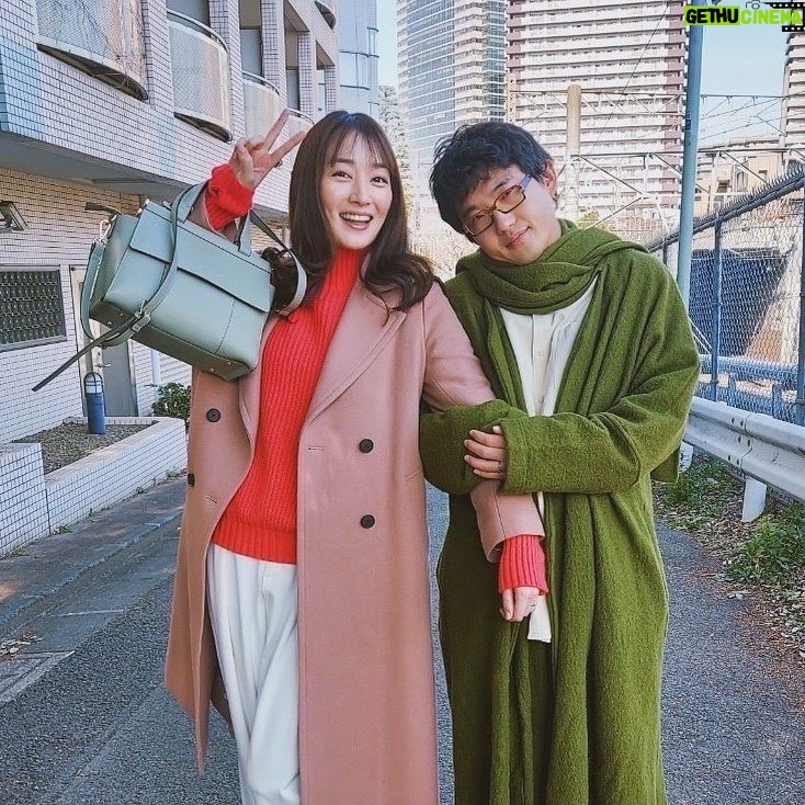 Rin Takanashi Instagram - 今夜はバツモテ第5話の放送です! 元夫、由樹、、再登場します。 まだ幸せだった頃のわたしたち。。 現実に引き戻されました。 🥺こんな感じでご覧ください。 #バツモテ