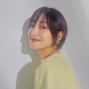Rin Takanashi Instagram - 発売中のVERY 1月号に載っています。
今回はメイク企画も😊
